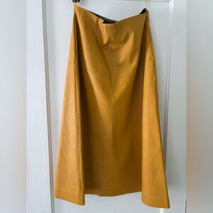 Stella McCartney yellow vegan midi skirt.   Crafted from yellow faux leather.
